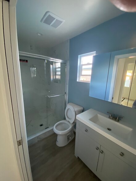 Building Photo - 6164 Tampa Ave