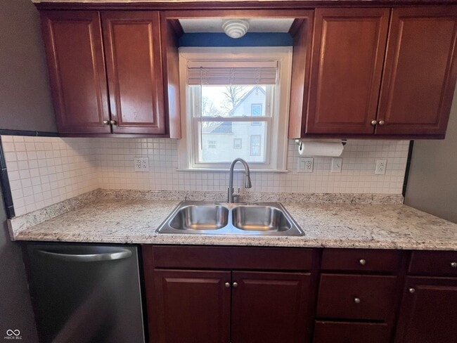 Building Photo - 1524 E 46th St