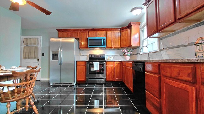Building Photo - 874 Hollyridge Dr