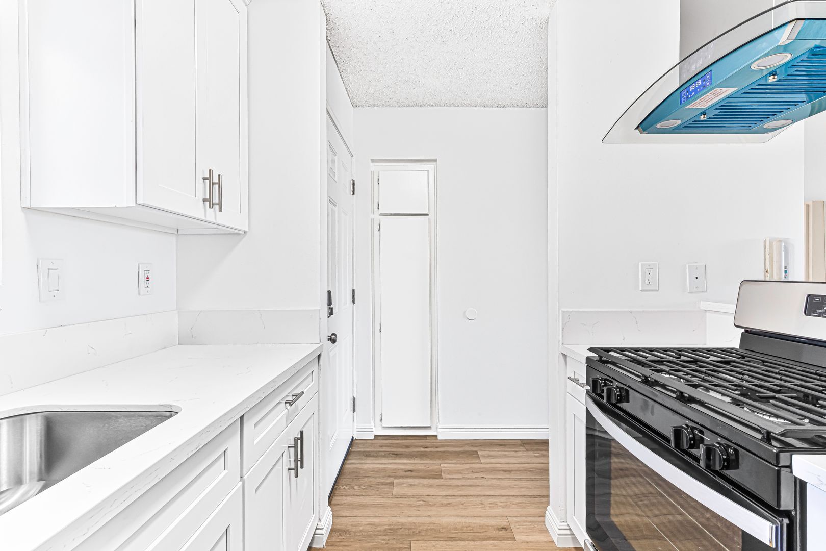 Building Photo - 1070 Loma Ave