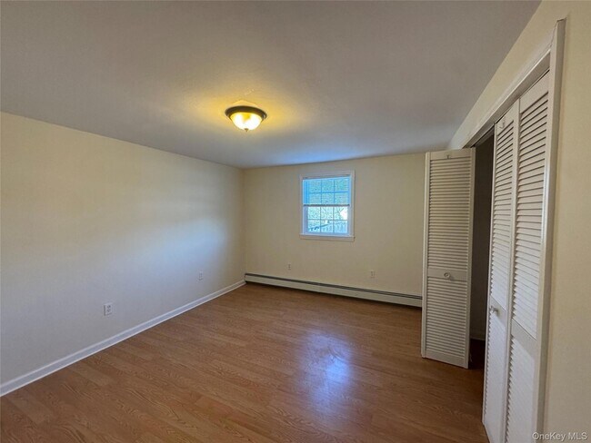 Building Photo - 40 Whitestone Rd