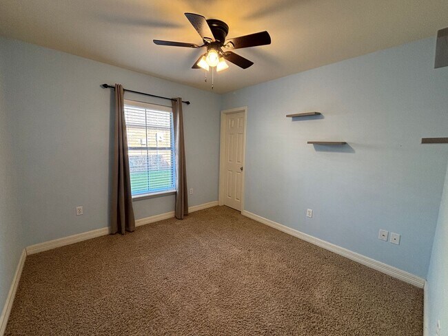 Building Photo - 4 BEDROOM WITH BONUS ROOM IN LEGACY SUBDIVISION