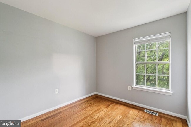Building Photo - 5790 Burke Towne Ct