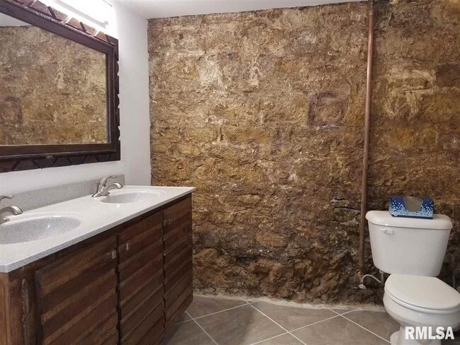 Building Photo - 118 Dodge St