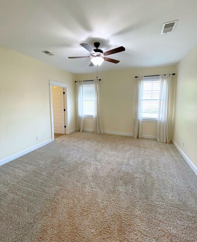 Building Photo - 3/2 updated home with amenities