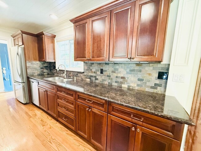 Building Photo - Wonderfully Updated 3 Bed 2 Bath Walnut Cr...
