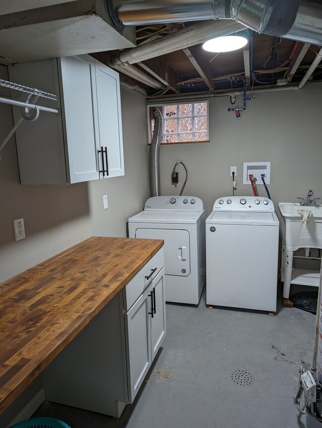 Building Photo - ***Brand New Updated 4 Bedroom House****