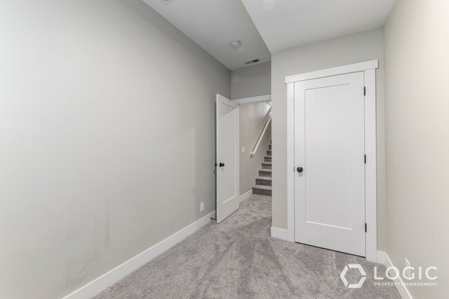 Building Photo - 935 W 200 N