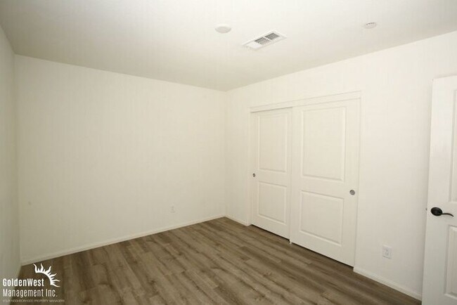 Building Photo - Bright & Stylish 3Bdm 2.5Ba Home in Henderson