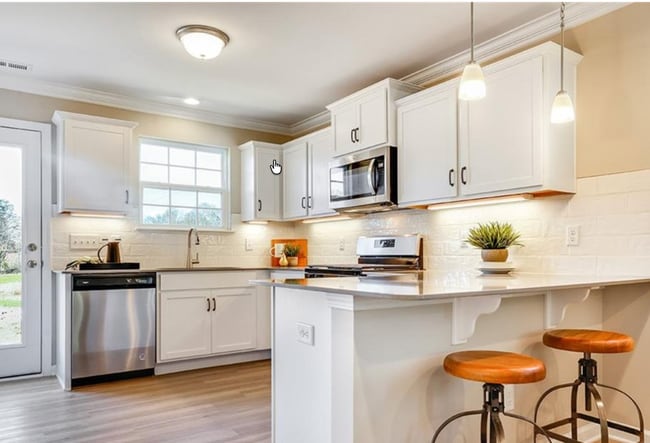Building Photo - Modern End-Unit Townhome with Main-Level Primary Suite & Loft in Strawberry Creek