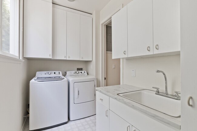 Building Photo - 1307 Ozone Ave