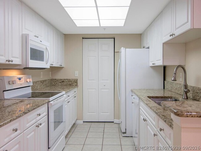 Building Photo - 100 Crestwood Ct N