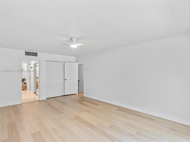 Building Photo - 203 Bonnie Brae Way