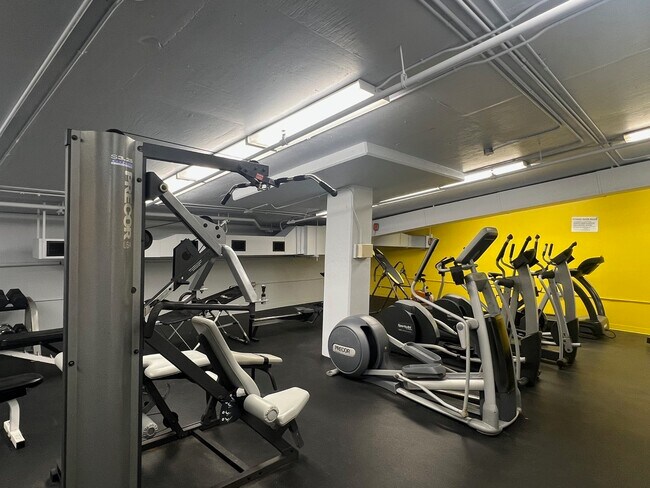 Building Photo - 221 E Cullerton St