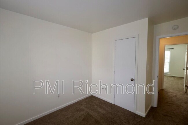 Building Photo - 1512 Lakeview Ave