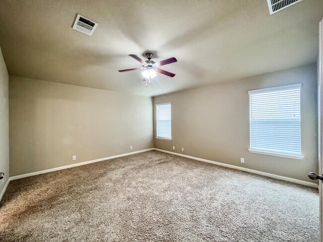 Building Photo - 923 Avery Pkwy