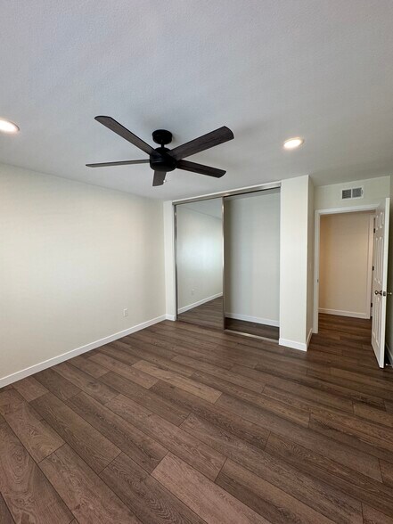 Building Photo - 208 Oswego Ave