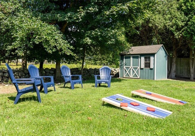 Building Photo - 11 N Hillview Dr