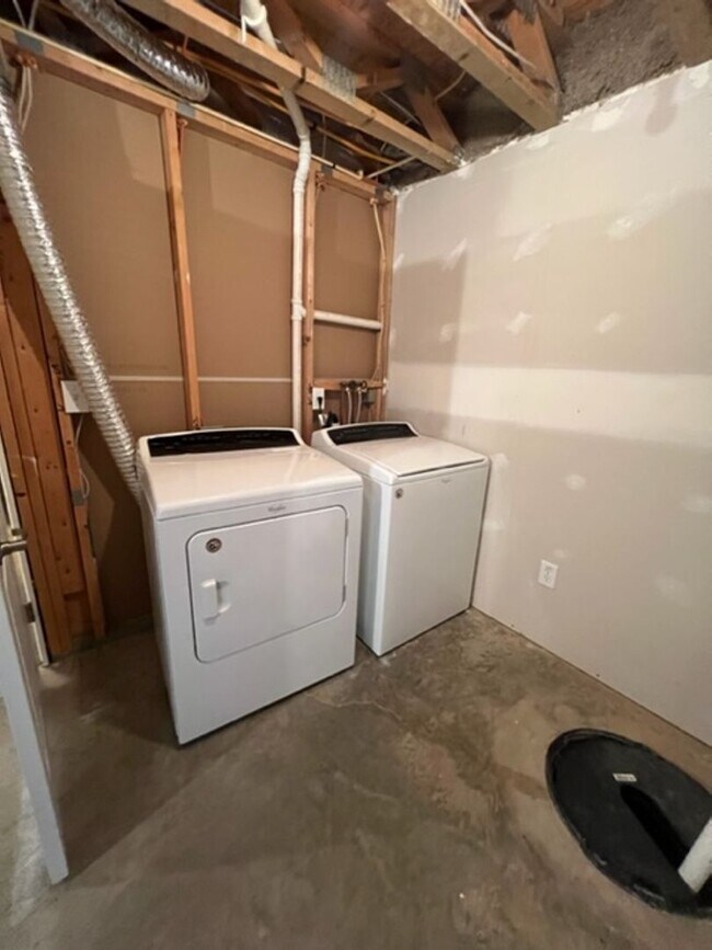 Building Photo - 2 Bed 2.5 Bath Condo in Downtown Powell Available for Pre-Lease!