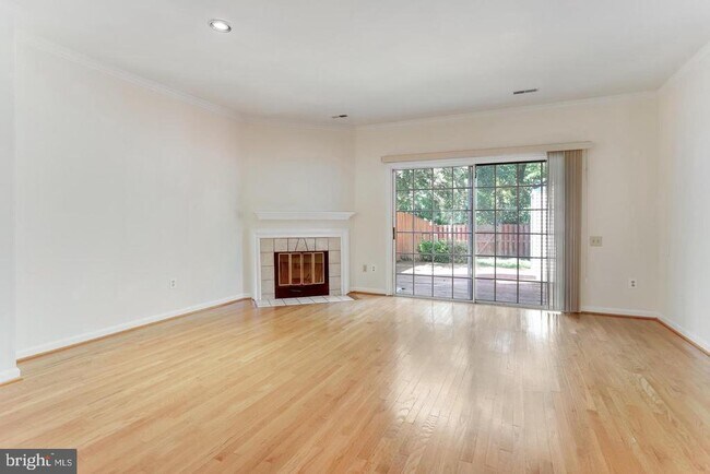 Building Photo - 7170 Westfield Ct