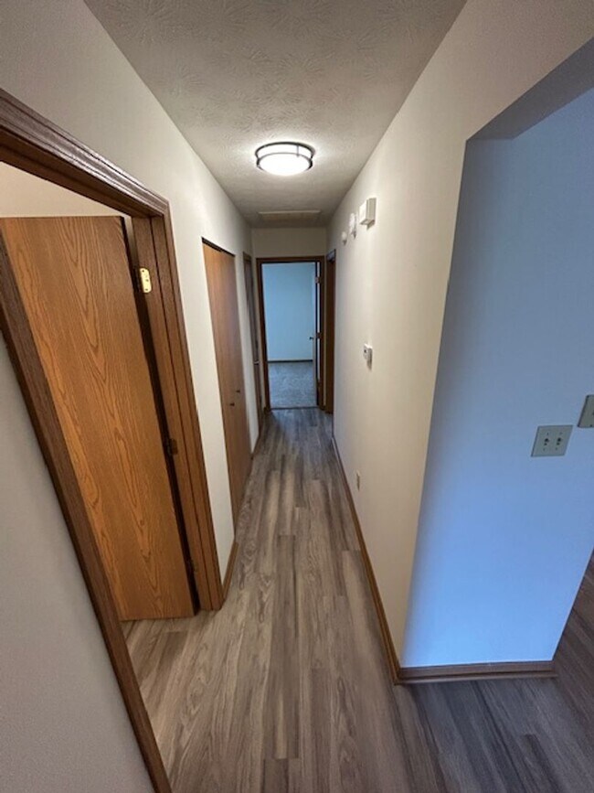 Building Photo - Black Friday Move-in Special! Up to $500 off!