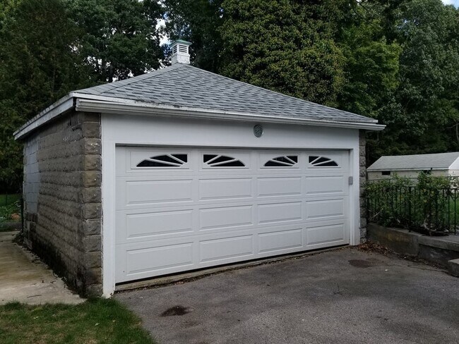 Building Photo - 30 Quarry Ln