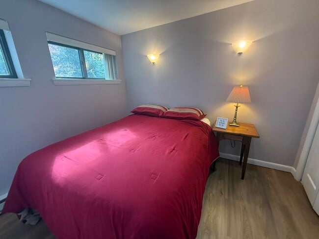 Building Photo - 6 Windsor Hill Way