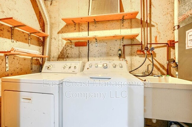 Building Photo - 12 Perryfalls Pl