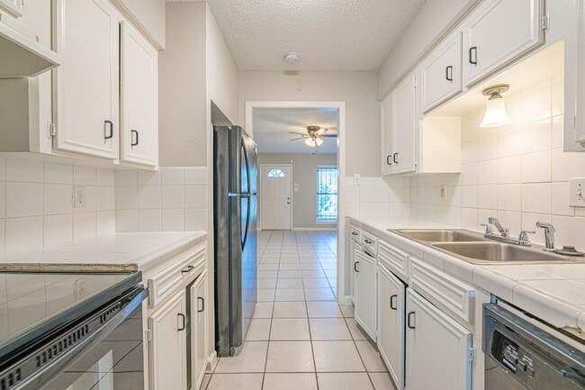 Building Photo - 8124 Beech Cove Ln