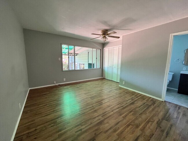 Building Photo - 3 Bedroom/2 bathroom home now available in...