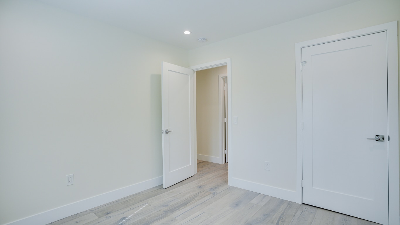 Building Photo - 3938 S Victoria Ave