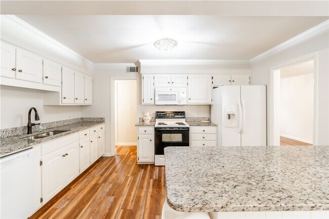 Building Photo - 3 Bedroom Home in Convenient Location