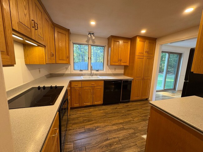 Building Photo - Private Home | 3 Bedroom 2 Bathroom | Huge...