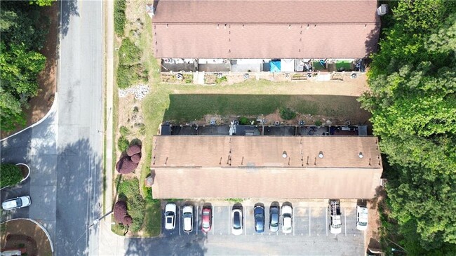 Building Photo - 2956 N Dekalb Dr