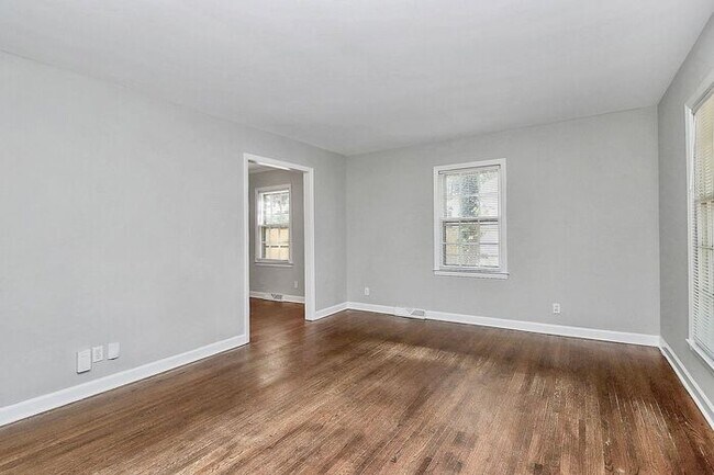 Building Photo - 3BD/2BA Ranch Home in Windsor Park!