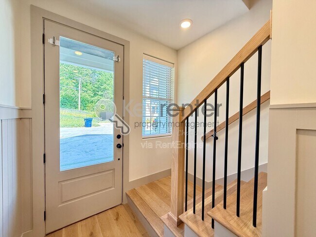 Building Photo - 1072 Amelia Ct