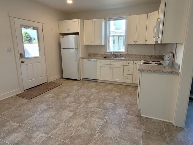 Building Photo - 3 bedroom Conestoga Valley School District