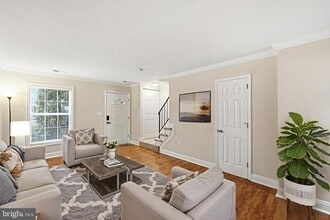 Building Photo - 524 Lancaster Pl