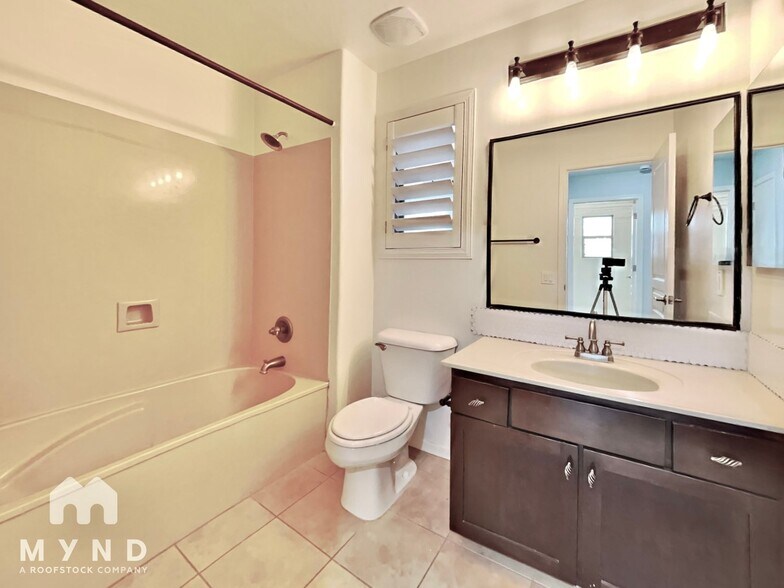 Building Photo - 17855 N 114th Dr