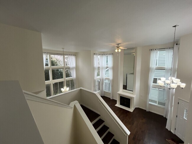 Building Photo - Grand 5 Bedroom Home Featuring 19ft Ceilings, Family Room & Main-Level Suite