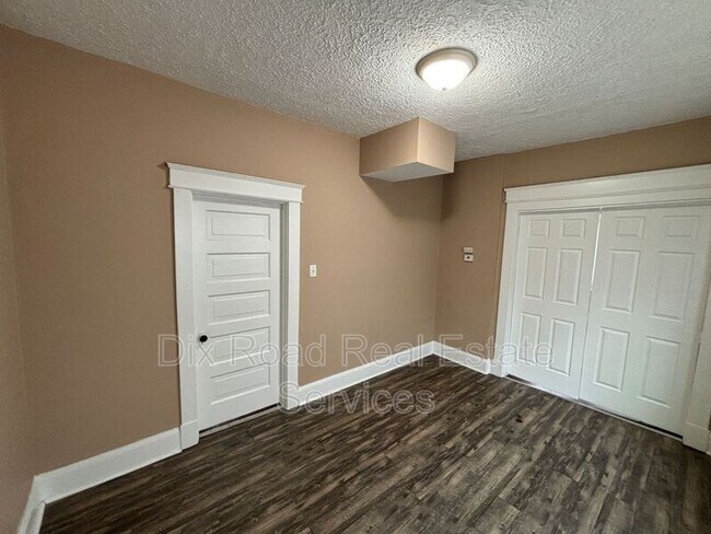 Building Photo - 209 N Grimes St