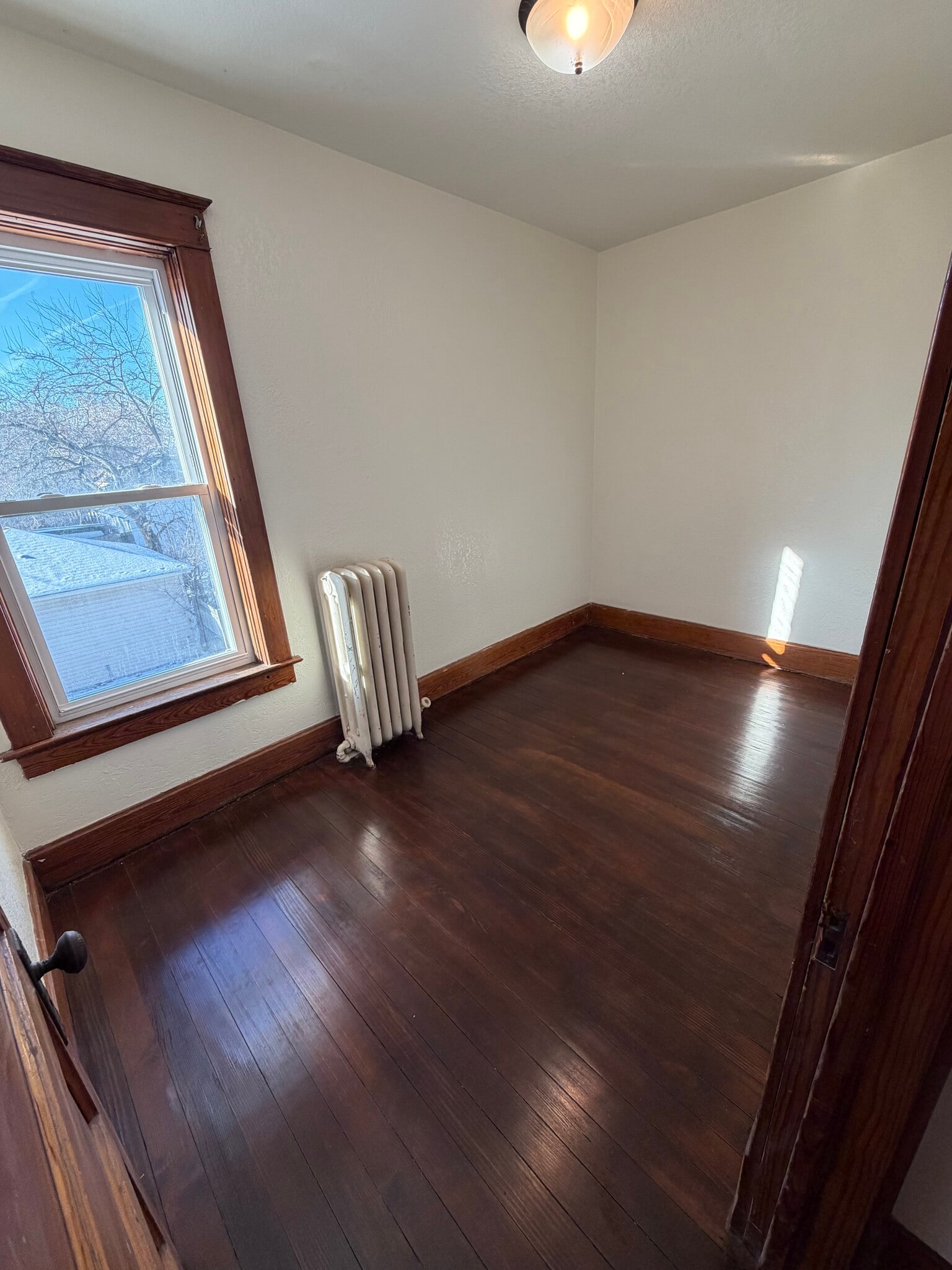 Building Photo - 1910 Lasalle St