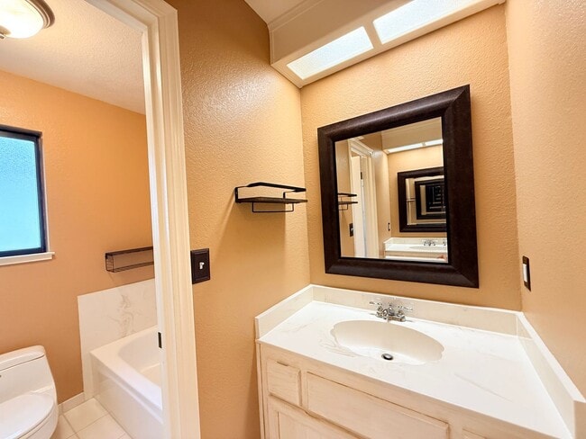 Building Photo - Charming and Move-in Ready, 3BD/2.5BA, Two-Story Townhome in Canyon Green at Canyon Lakes in San ...