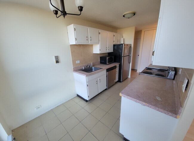 Building Photo - 5100 N Marine Dr