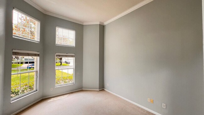 Building Photo - Available NOW! Stunning 4-Bedroom Home in ...