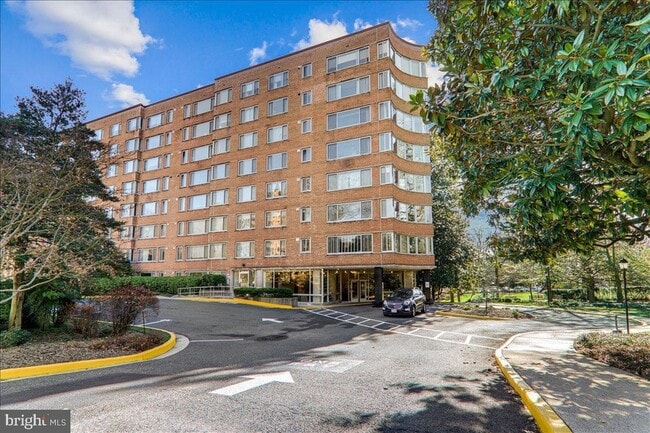 Building Photo - 4200 Cathedral Ave NW