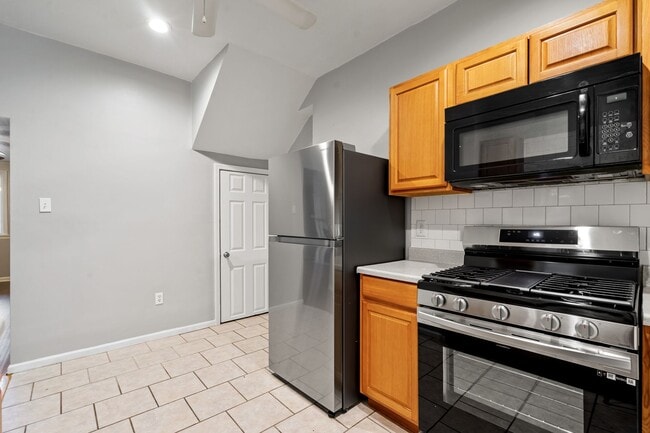 Building Photo - 410 Lorenz Ave