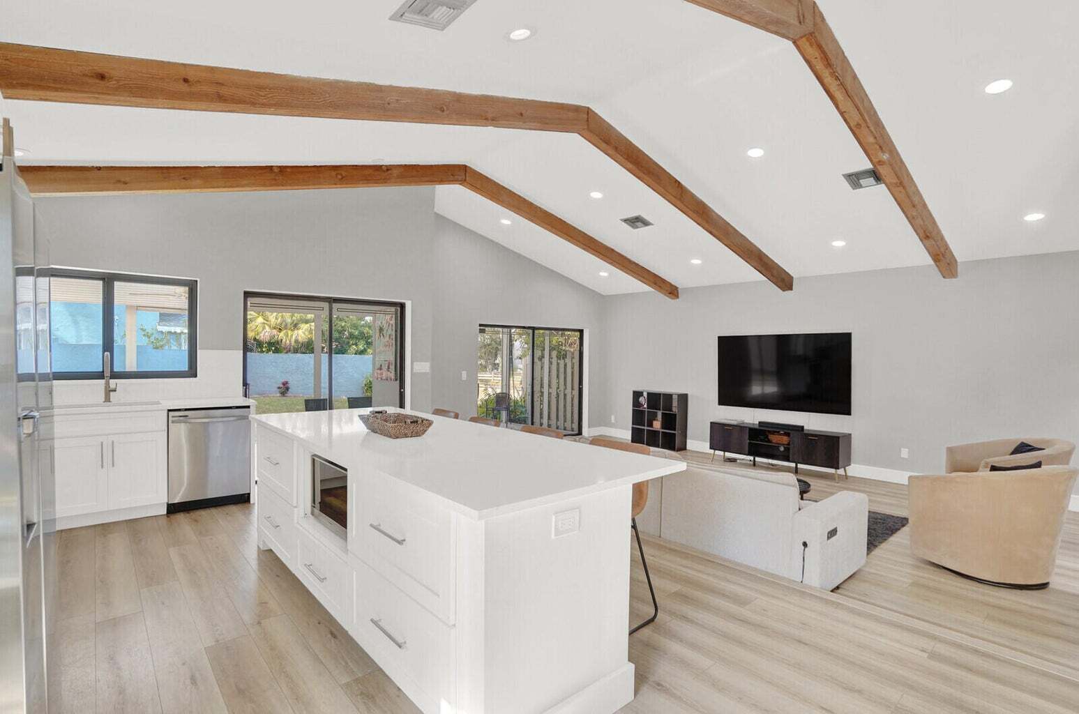 Building Photo - 940 Rainberry Lake Dr