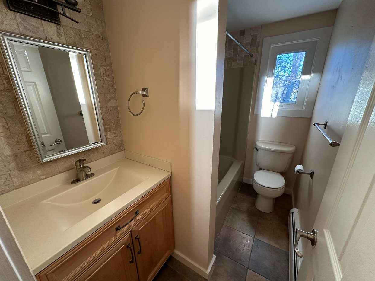 Building Photo - 62 Lakeview Ter