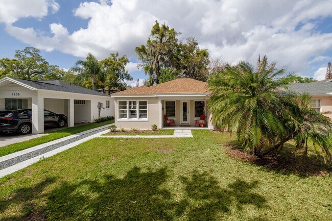 Building Photo - Adorable rental available in heart of Orlando !